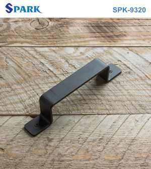 What is the fatigue strength of steel door handles?